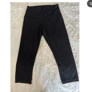 Lululemon align crops, black, size 6 (length 17 inches). Barely worn